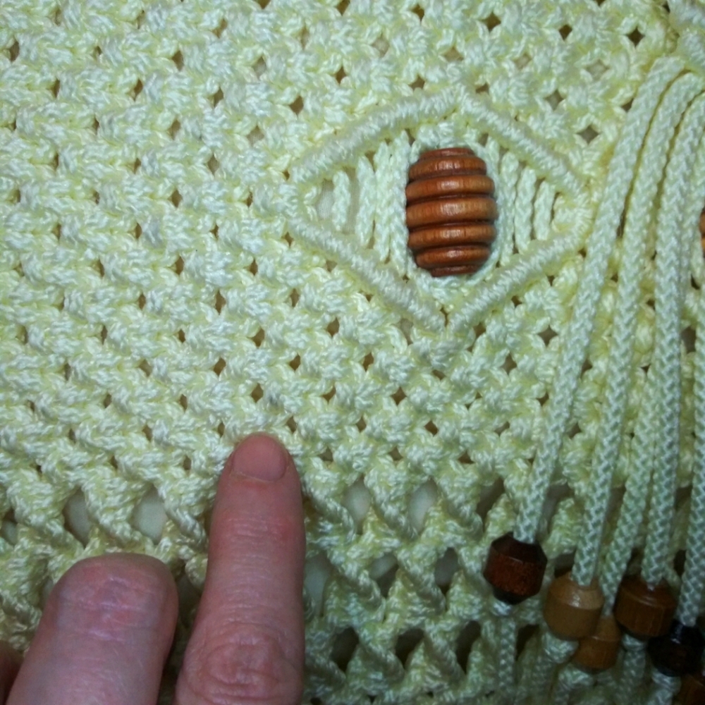 Vintage Boho Cream Macrame Shoulder Bag With Wood Bead Trim & Convertible Strap - Picture 8 of 15